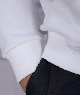 Спортен мъжки бял суитшърт с щампа OUR ATTIDUTE