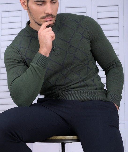 Мъжки тъмно зелен пуловер с орнаменти ромбоиди с яка