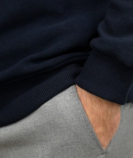 Стилна мъжка блуза с шарка в тъмно синьо