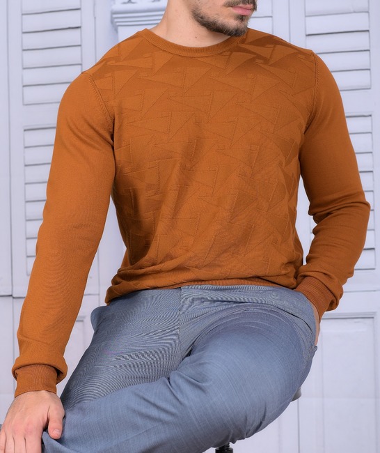 Мъжки кафяв пуловер от фино плетиво на фигури