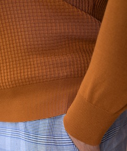 Елегантен пуловер цвят керемида на вафлички