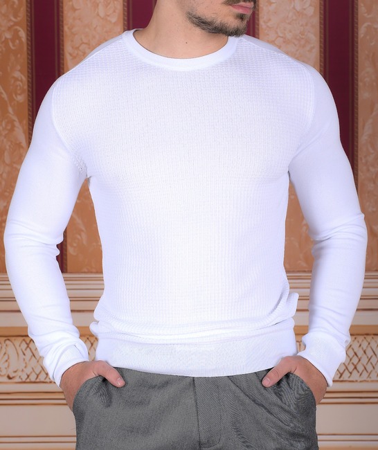 Бял стилен пуловер на вафлички мъжки