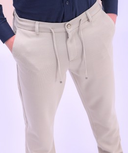 Бежов елагнтен панталон с 4 джоба