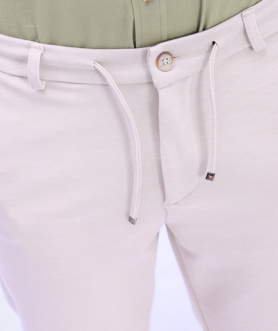 Стуктурен бежов стилен мъжки панталон с 4 джоба от Gipe