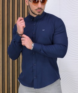 Спортно елегантна риза в тъмно синьо с възможност за навиване на ръкавите