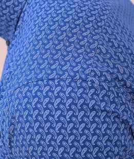 Елегантна риза в тъмно синьо на пейсли елементи мъжка