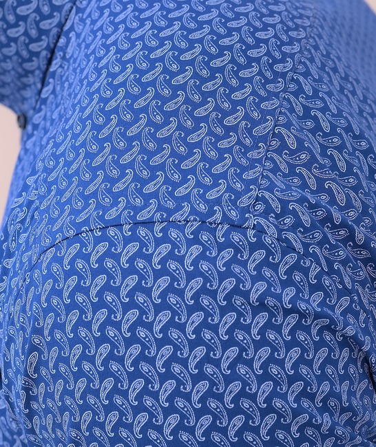 Елегантна риза в тъмно синьо на пейсли елементи мъжка