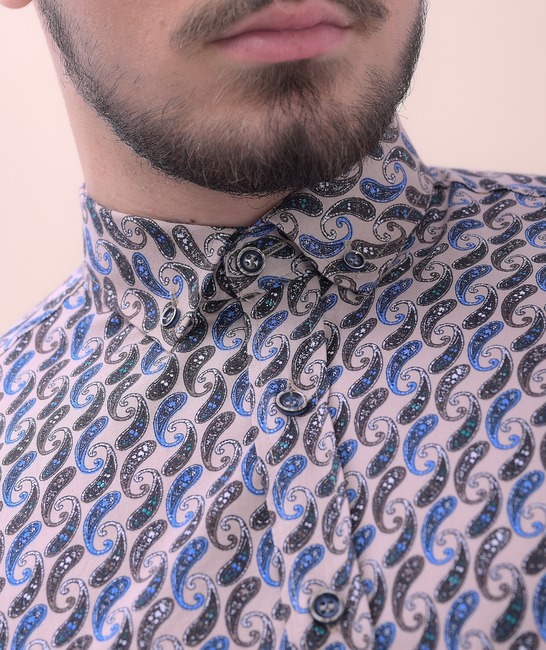 Бежова мъжка риза на пейсли елементи