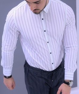 Бяла раирана стилна мъжка риза на точки