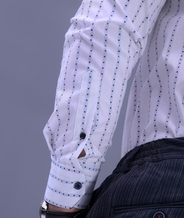 Бяла раирана стилна мъжка риза на точки