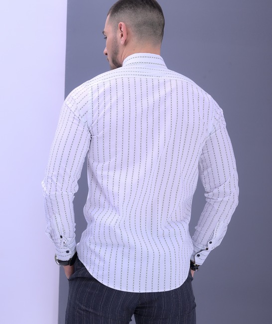 Бяла раирана стилна мъжка риза на точки