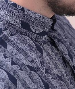 Мъжка луксозна риза на мотиви в тъмно синьо