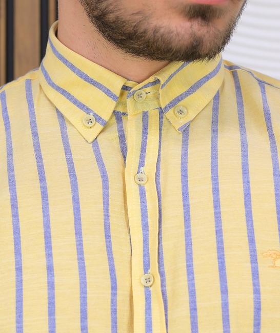 Жълта ленена риза на сини раиета с къс ръкав