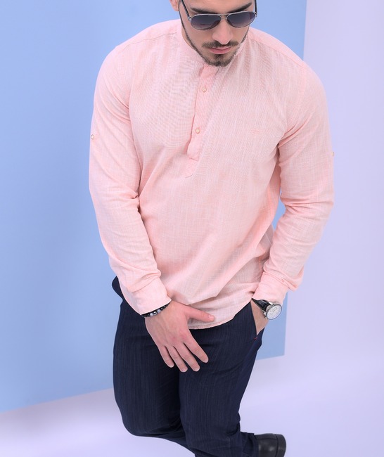 Ленена мъжка риза с попска яка с половин закопчаване в цвят диня