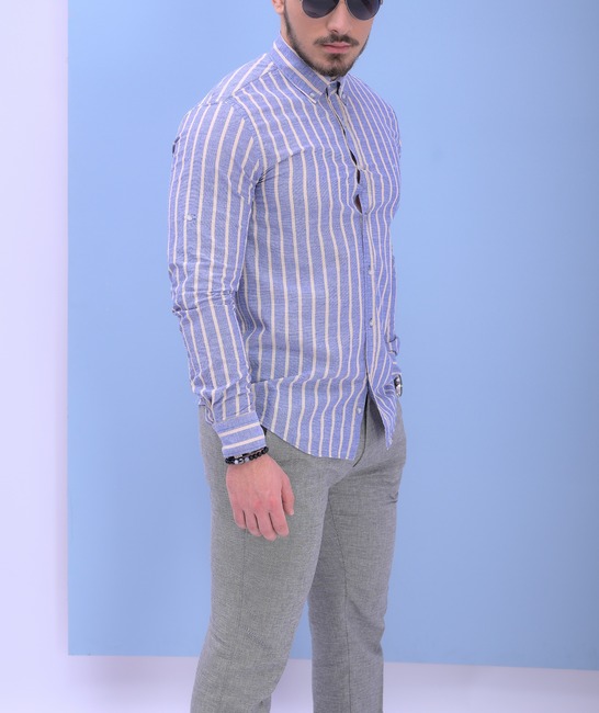 Ленена стилна мъж риза на райе от синьо и кремаво с дълъг ръкав