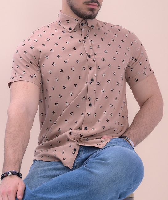 Мъжка риза с къс ръкав в кафяво на котви