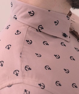 Мъжка риза с къс ръкав в кафяво на котви