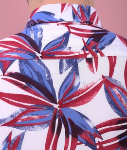 Мъжка бяла риза с къс ръкав на листа