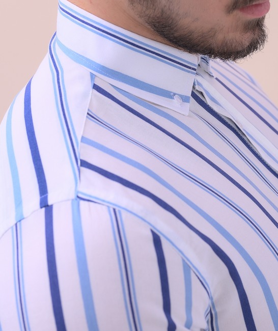 Бяла мъжка риза на синьо райе с къс ръкав