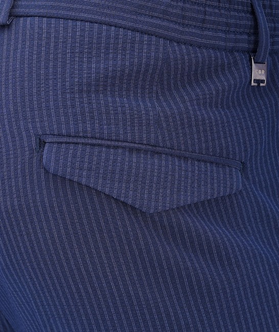 Луксозен мъжки памучен панталон в тъмно синьо на райе