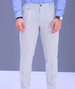Изискан мъжки бял памучен панталон на синьо райе