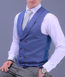 Елегантен светло син мъжки елек двуредов