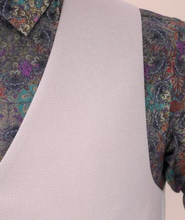 Класически двуредов бежов мъжки елек