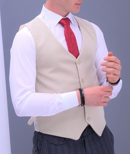 Класически мъжки едроредов елек цвят бежов