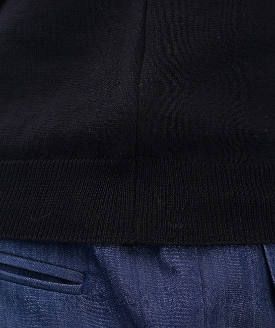 Изчистена стилна мъжка плетена тениска с яка