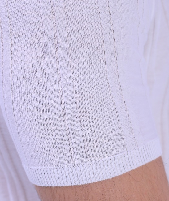 Мъжка тениска с къс ръкав тип поло с яка в бяло
