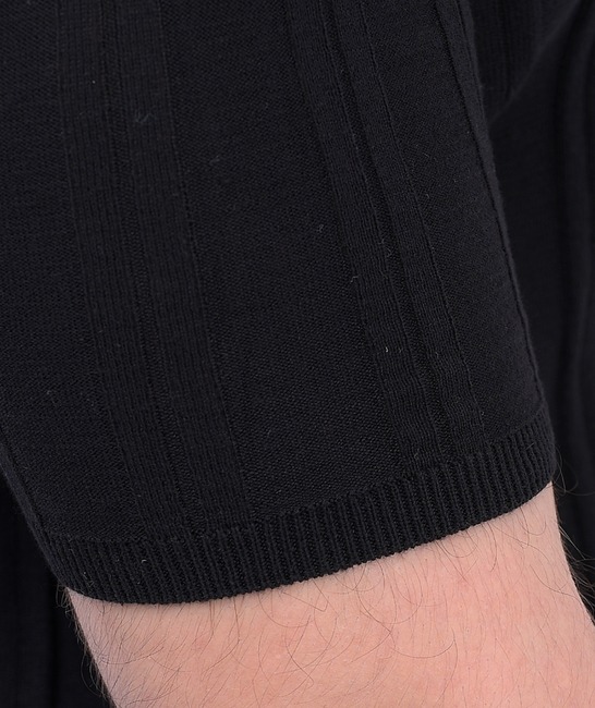 Плетена мъжка тениска с яка от памук в черно