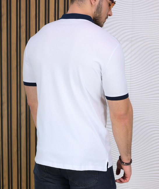 Поло тениска с къс ръкав в бяло на елемнти