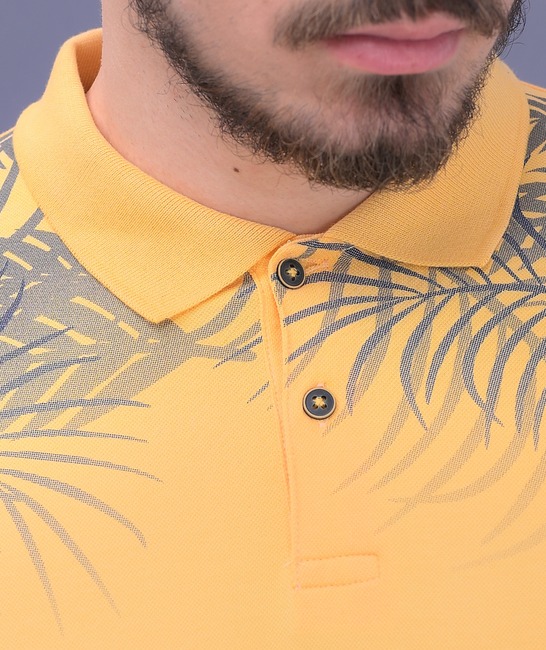 Тениска с къс ръкав тип поло в жълто на фигури мъжка