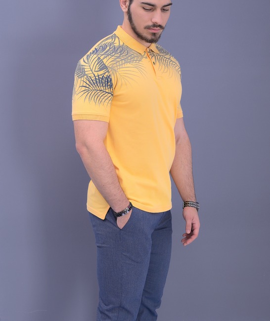 Тениска с къс ръкав тип поло в жълто на фигури мъжка