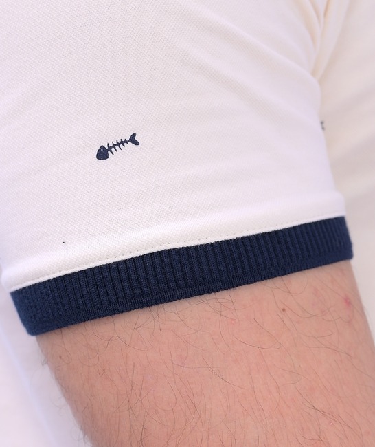 Тениска тип Лакоста в цвят екрю на малки кости от риба