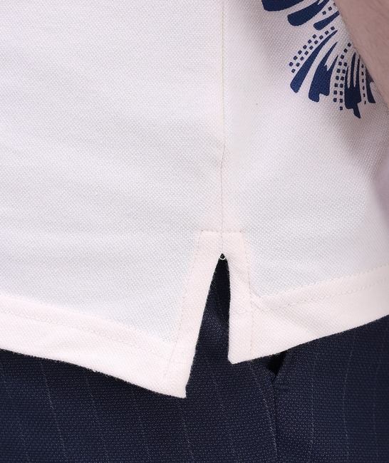 Мъжка бежова тениска с яка и копчета на сини ленти
