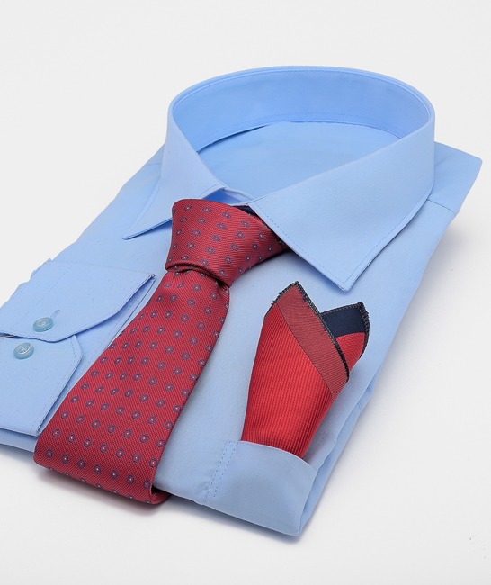 Стилна структурна вратовръзка с кърпичка на сини кръгове