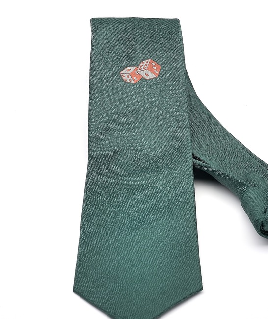 Елегантна зелена вратовръзка с бродерия зарче