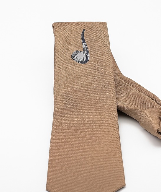 Структурна вратовръзка с бродирана лула и кърпичка