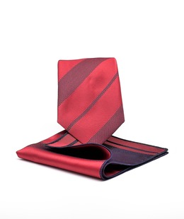 Стилна червена вратовръзка на вертикални ленти