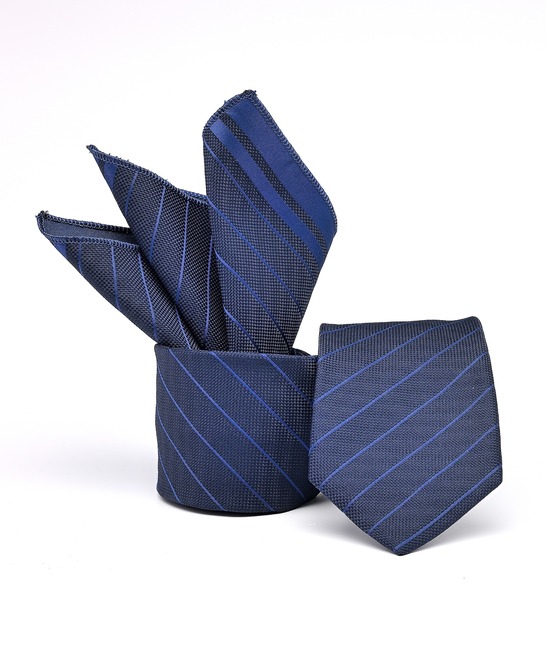 Елегантна тъмно синя мъжка широка вратовръзка на тънки ивици