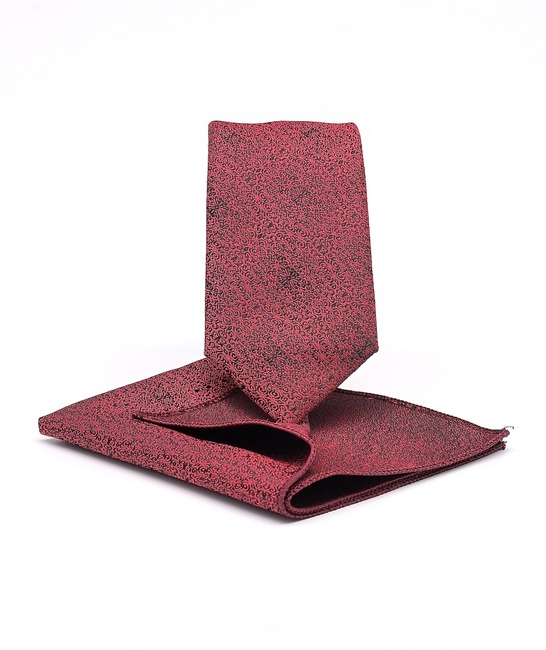 Червена луксозна вратовръзка на малки фигури
