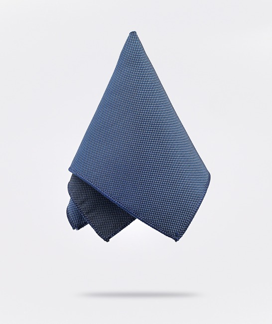 Изискана синя стуктурна вратовръзка с кърпичка
