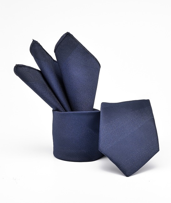 Класическа широка вратовръзка на ленти с кърпичка