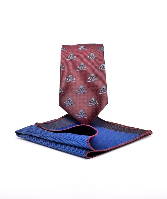 Спортно елегантна вратовръзка на черепи с кърпа