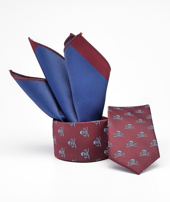 Спортно елегантна вратовръзка на черепи с кърпа