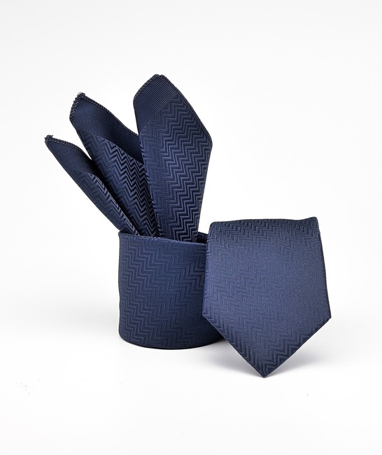 Тъмно синя класическа вратовръзка на зиг заг