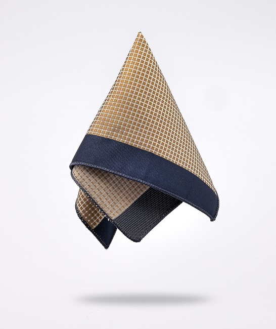Златиста класическа вратовръзка на ромбоиди