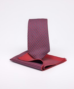 Тъмно синя стилна вратовръзка на червени ромбоиди и сини точки