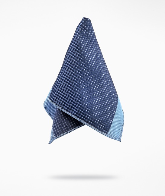 Стилна мъжка тънка вратовръзка на светло сини точки